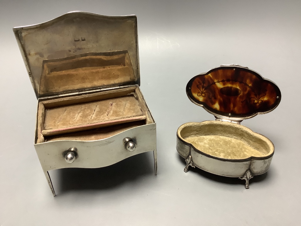 An Edwardian novelty silver trinket box modelled as a chest of drawers, A&J Zimmerman, Birmingham 1909, width 95 mm, together with a George V silver and tortoiseshell pique trinket box, Mappin & Webb, Birmingham 1911.
